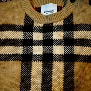 Toddler Burberry sweater like new